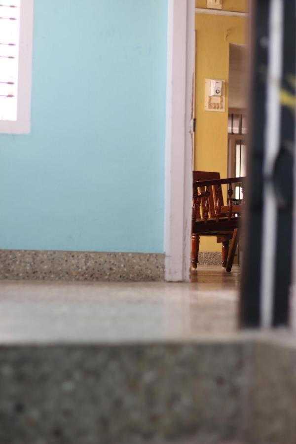 Bed And Bath For 1-8 People Hotel Thiruvananthapuram Exterior foto