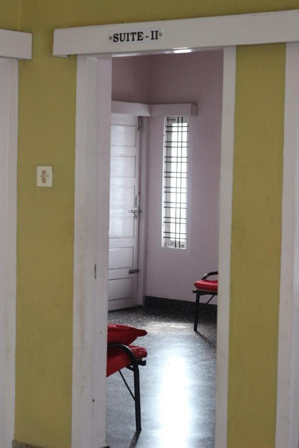Bed And Bath For 1-8 People Hotel Thiruvananthapuram Exterior foto