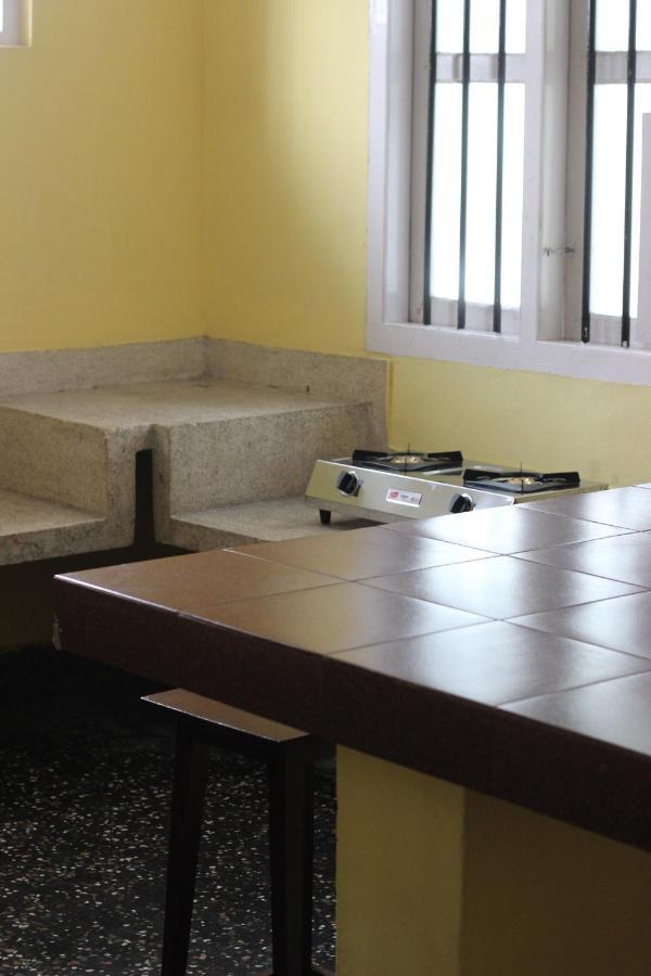 Bed And Bath For 1-8 People Hotel Thiruvananthapuram Exterior foto