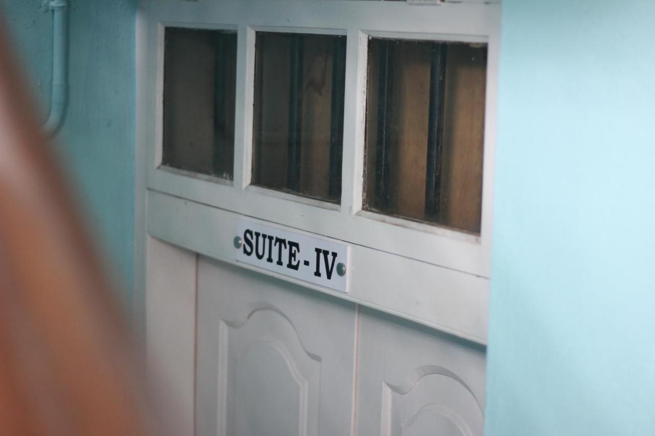 Bed And Bath For 1-8 People Hotel Thiruvananthapuram Exterior foto