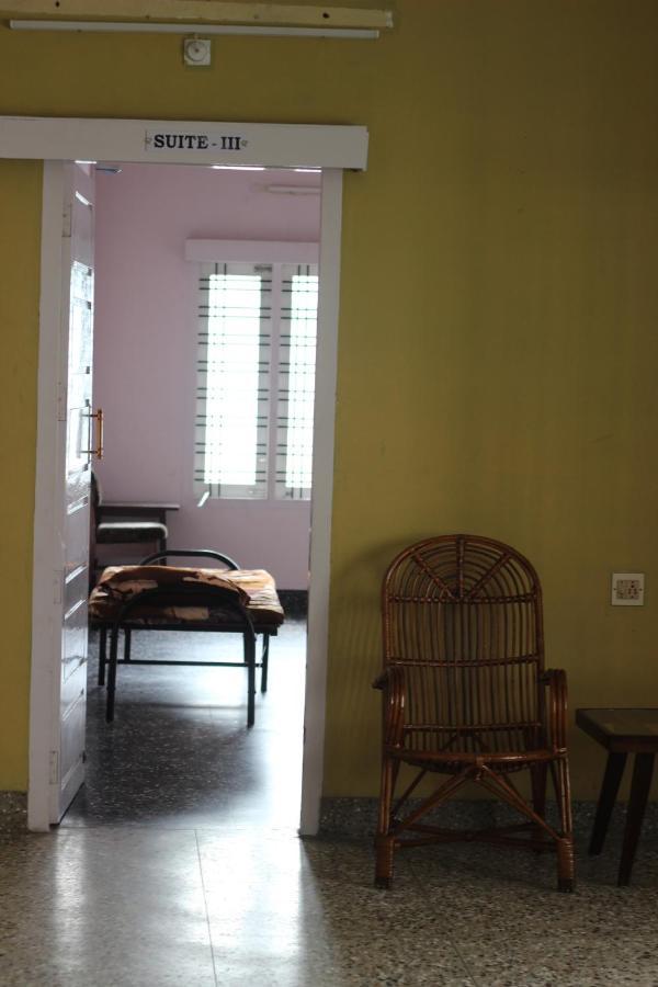 Bed And Bath For 1-8 People Hotel Thiruvananthapuram Exterior foto