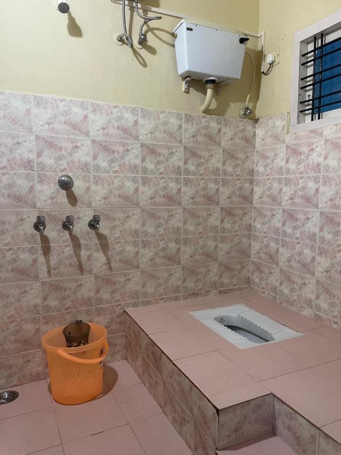 Bed And Bath For 1-8 People Hotel Thiruvananthapuram Exterior foto
