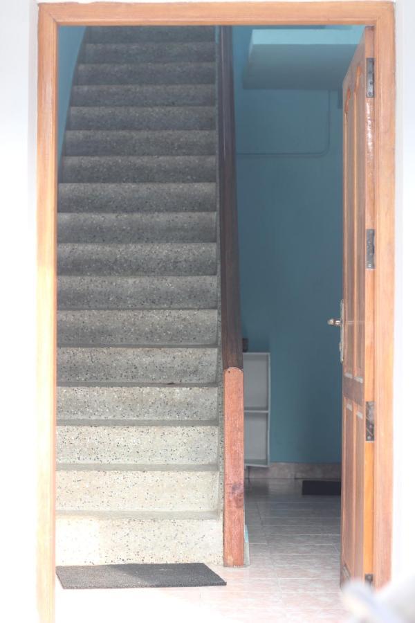 Bed And Bath For 1-8 People Hotel Thiruvananthapuram Exterior foto