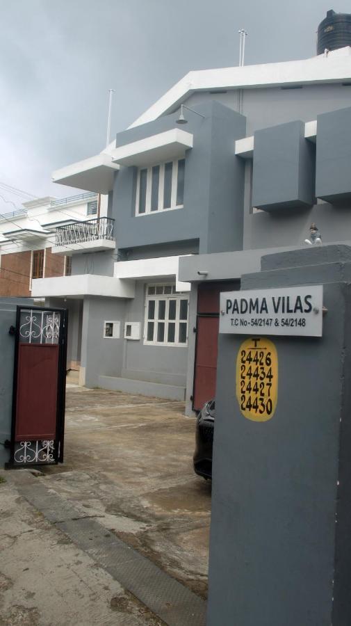 Bed And Bath For 1-8 People Hotel Thiruvananthapuram Exterior foto