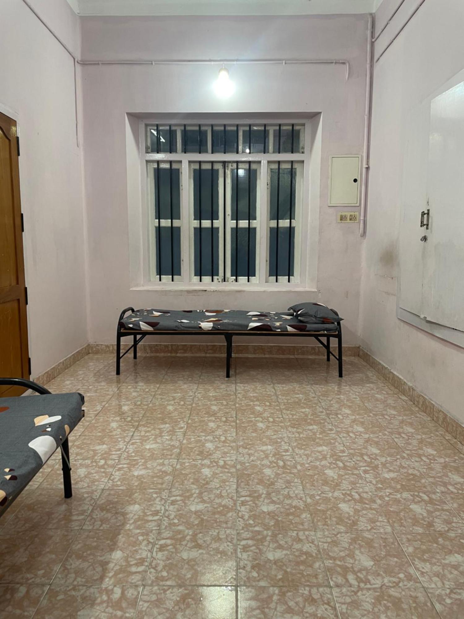 Bed And Bath For 1-8 People Hotel Thiruvananthapuram Exterior foto